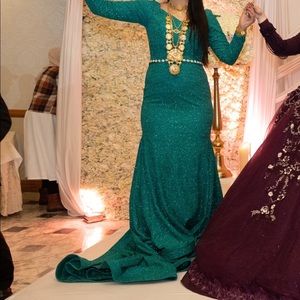 Selling my Jovani dress beautiful color green